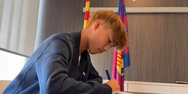 KOK体育app下载-中国第一人签约拉玛西亚：当民间青训撕开体制裂缝，旧秩序沉默了|李昊炎|巴塞罗那|比赛|巴萨|联赛_新浪体育_新浪新闻